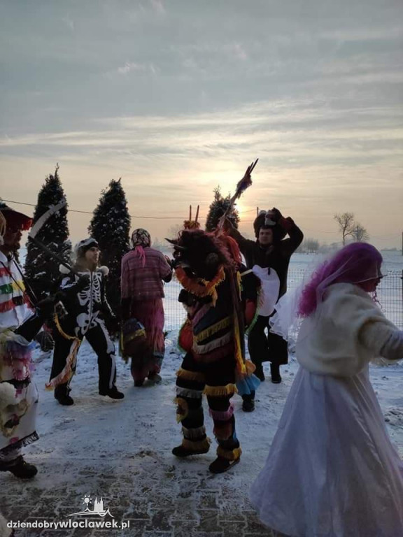 Korowód grup zapustnych w Wichrowicach
