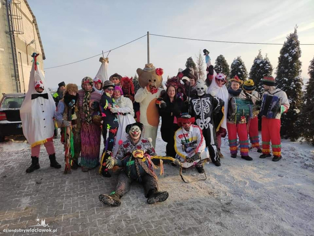 Korowód grup zapustnych w Wichrowicach