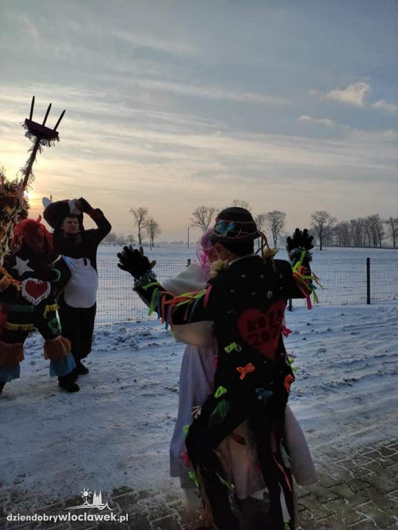 Korowód grup zapustnych w Wichrowicach