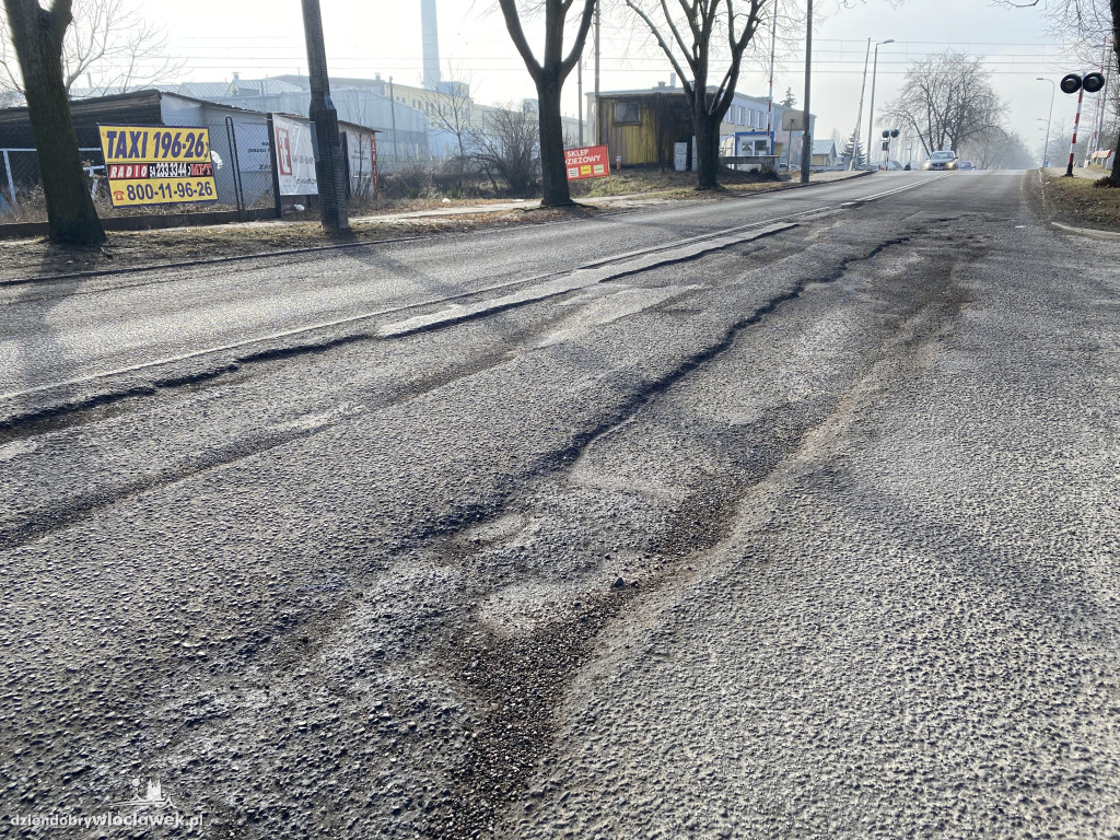 Dziury po zimie we włocławskich drogach