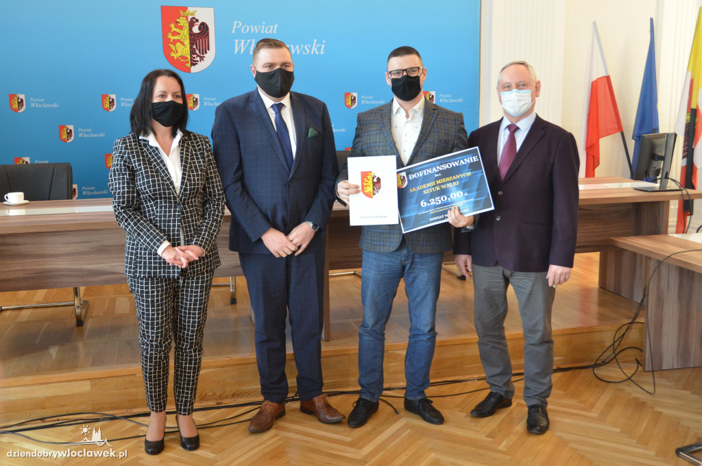 Starosta rozdał dofinansowania dla klubów