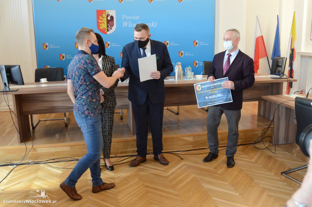 Starosta rozdał dofinansowania dla klubów