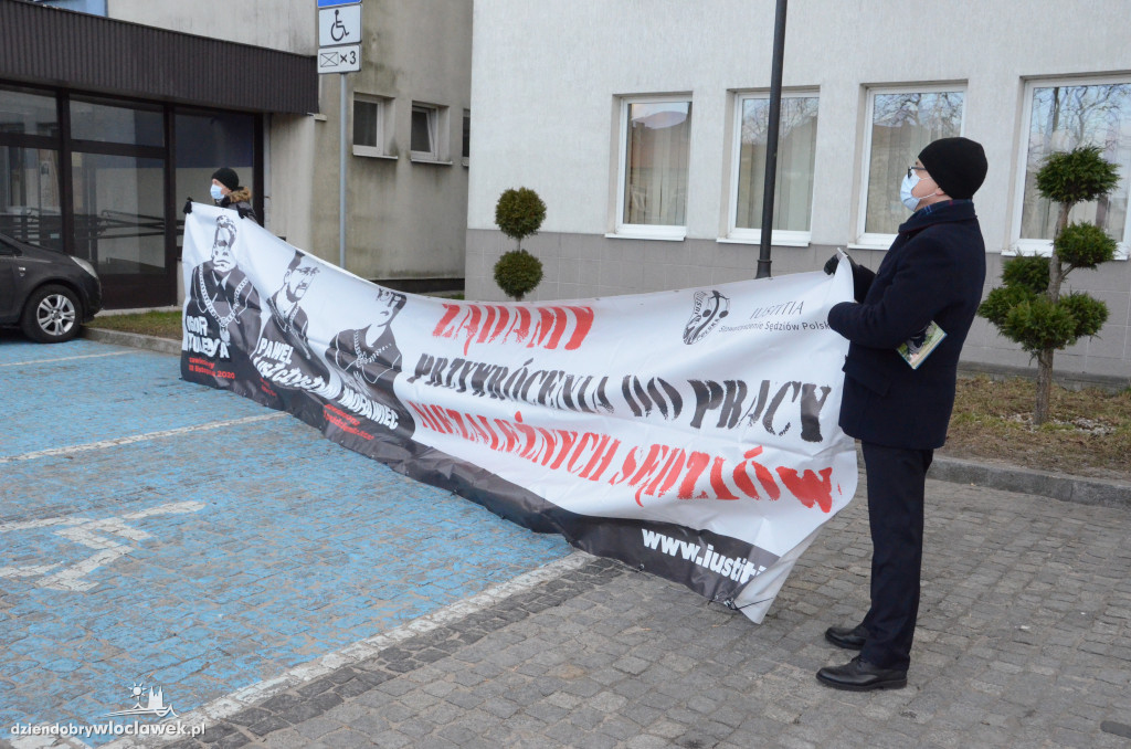 Solidarni z represjonowanymi sędziami