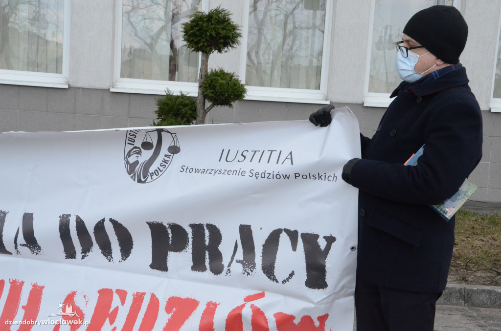 Solidarni z represjonowanymi sędziami