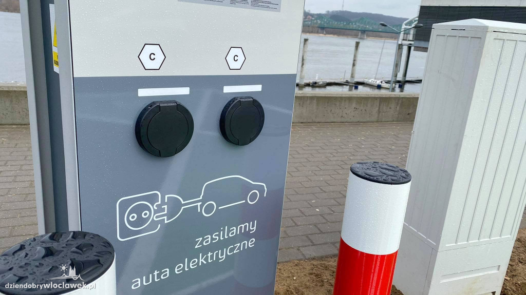 We Włocławku stawiają ładowarki do aut