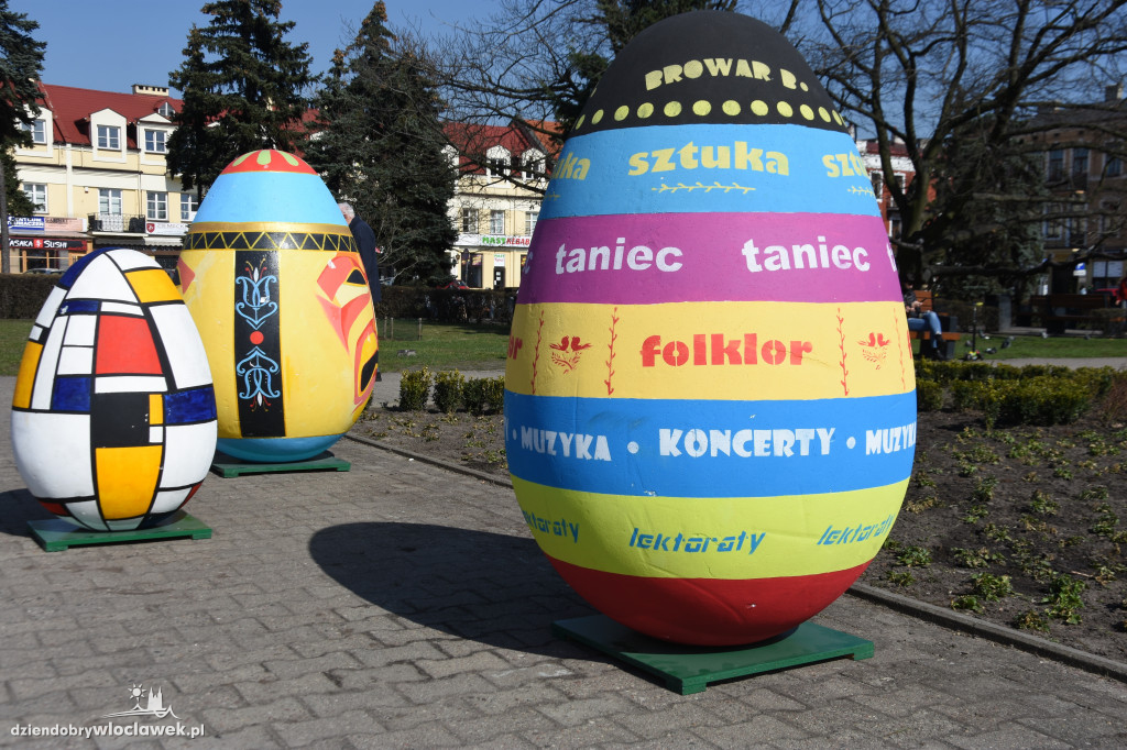 Wielkanocne jaja na placu Wolności
