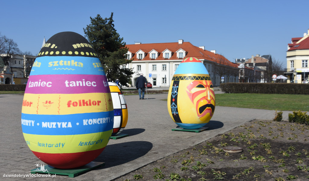 Wielkanocne jaja na placu Wolności