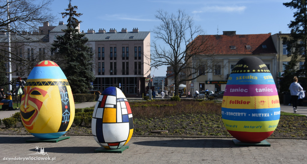 Wielkanocne jaja na placu Wolności