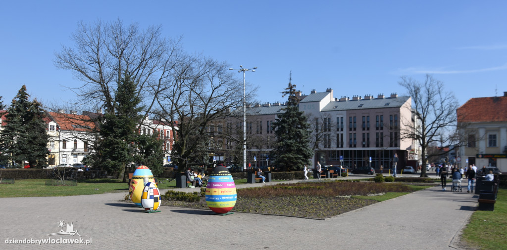 Wielkanocne jaja na placu Wolności