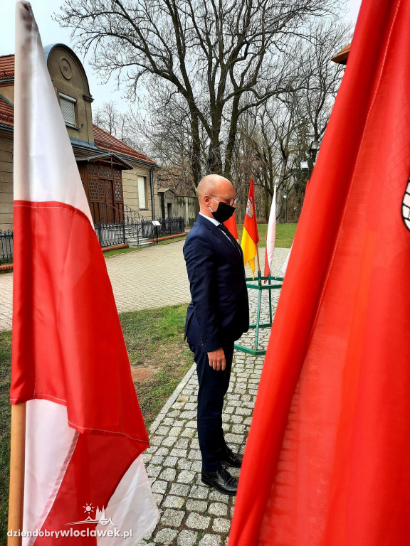 Prezydent w hołdzie ofiarom katastrofy