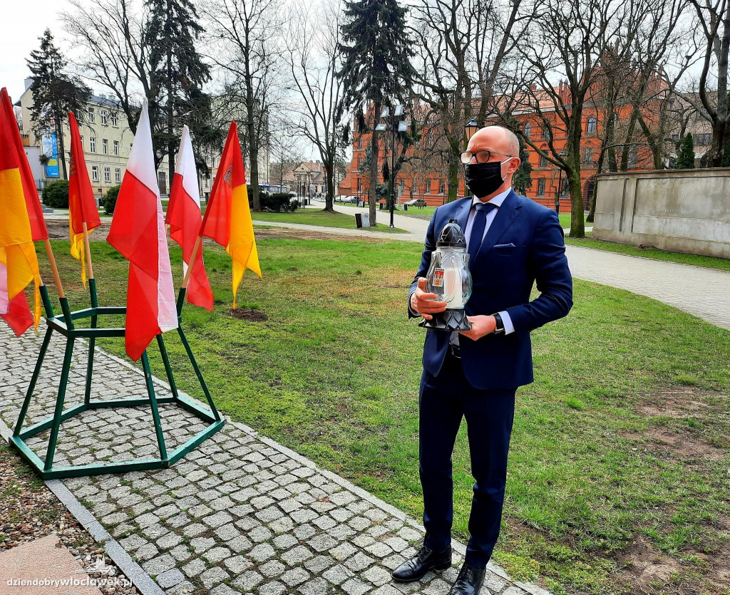 Prezydent w hołdzie ofiarom katastrofy