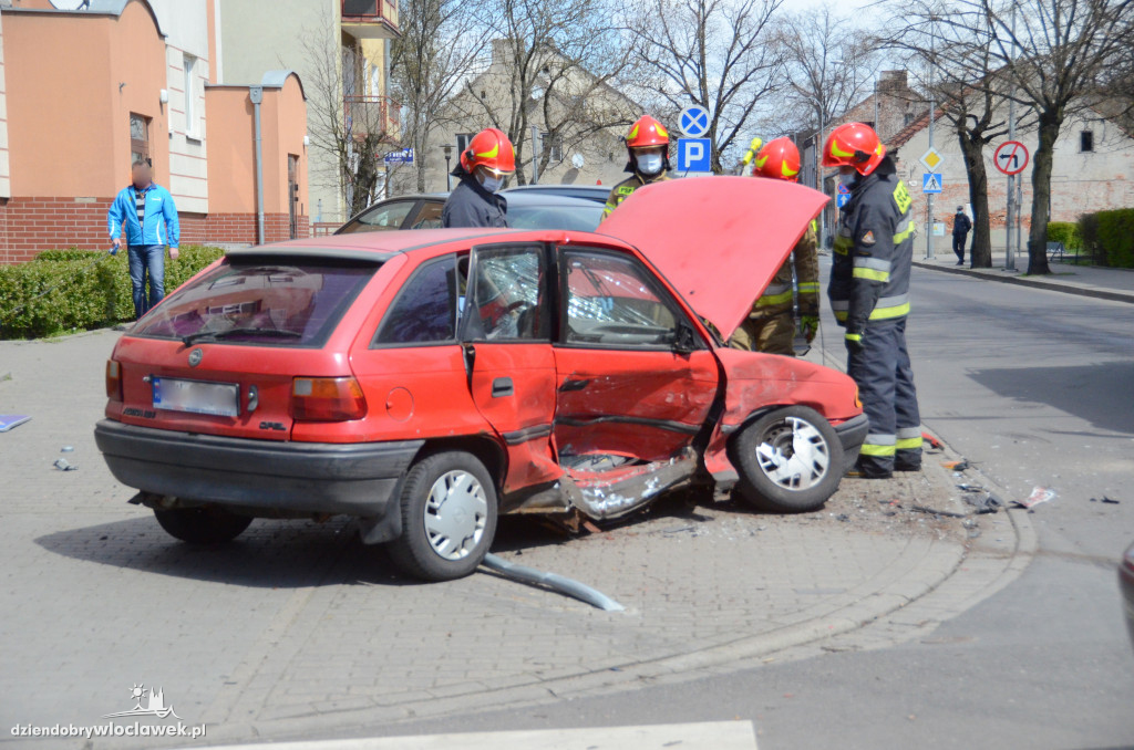 Zderzenie dwóch osobówek w Śródmieściu