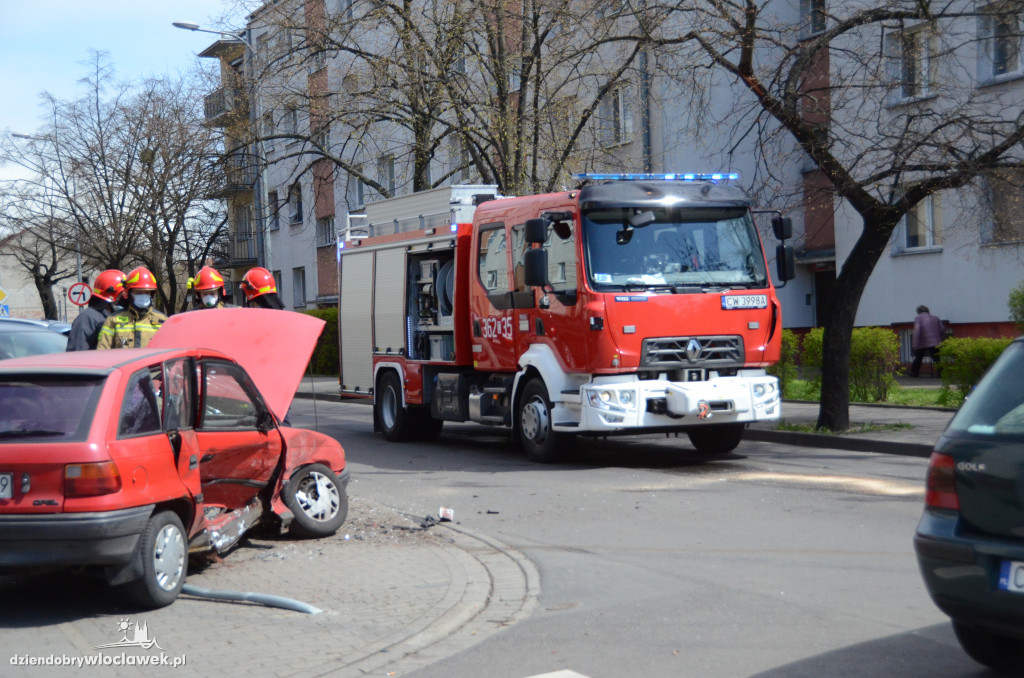 Zderzenie dwóch osobówek w Śródmieściu