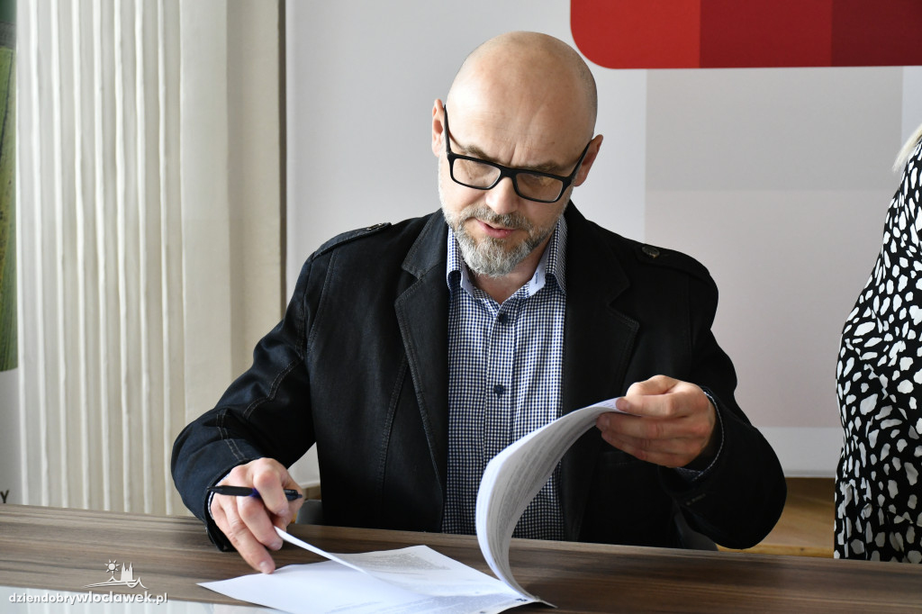 Podpisanie umów na realizację staży zawodowych