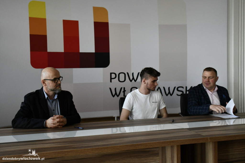 Podpisanie umów na realizację staży zawodowych
