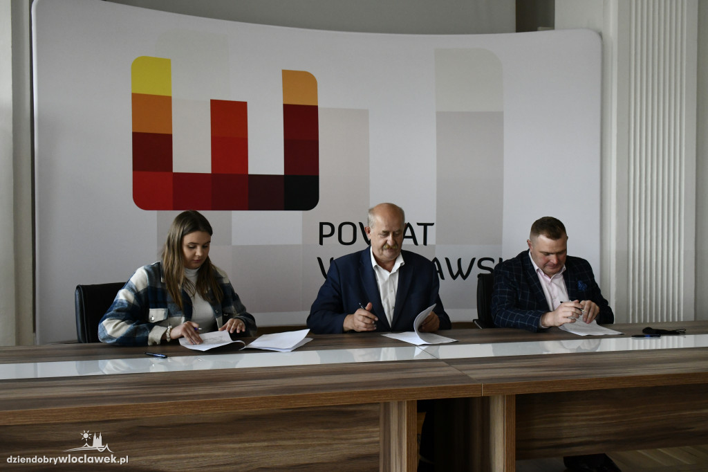 Podpisanie umów na realizację staży zawodowych