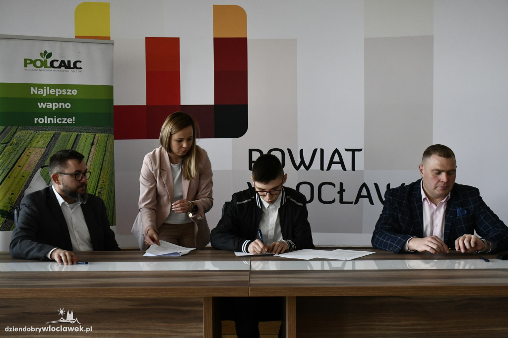 Podpisanie umów na realizację staży zawodowych
