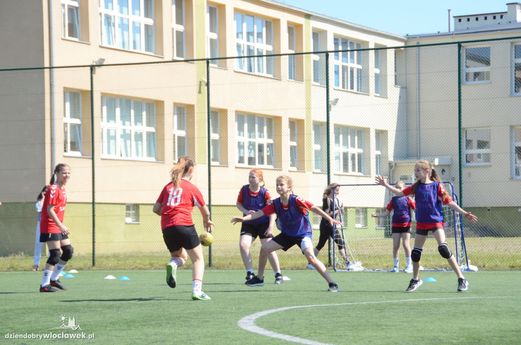 Ręczna na Orliku przy SP nr 7