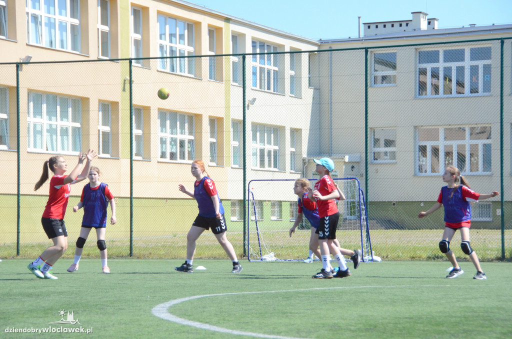 Ręczna na Orliku przy SP nr 7
