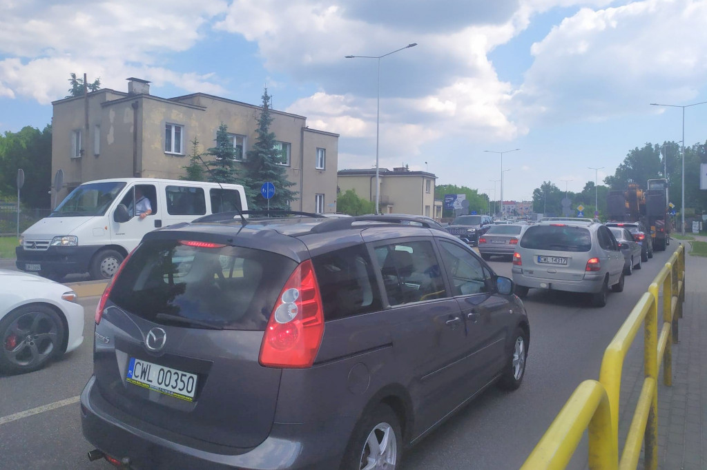 Pełno samochodów na DK91 we Włocławku