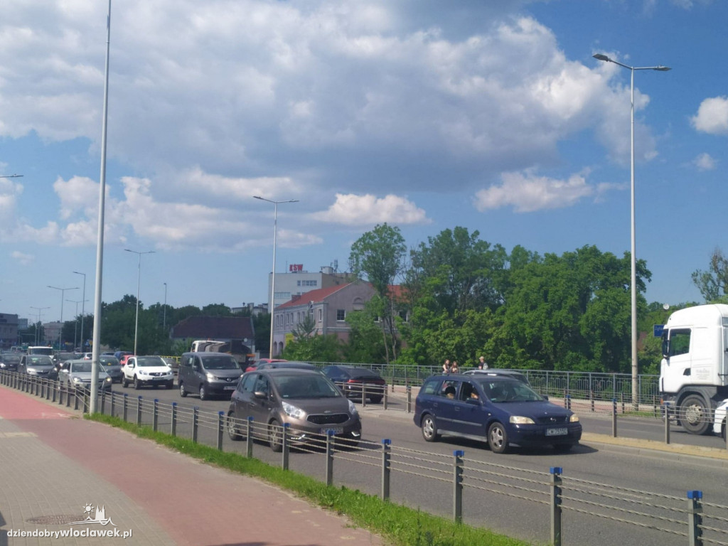 Pełno samochodów na DK91 we Włocławku