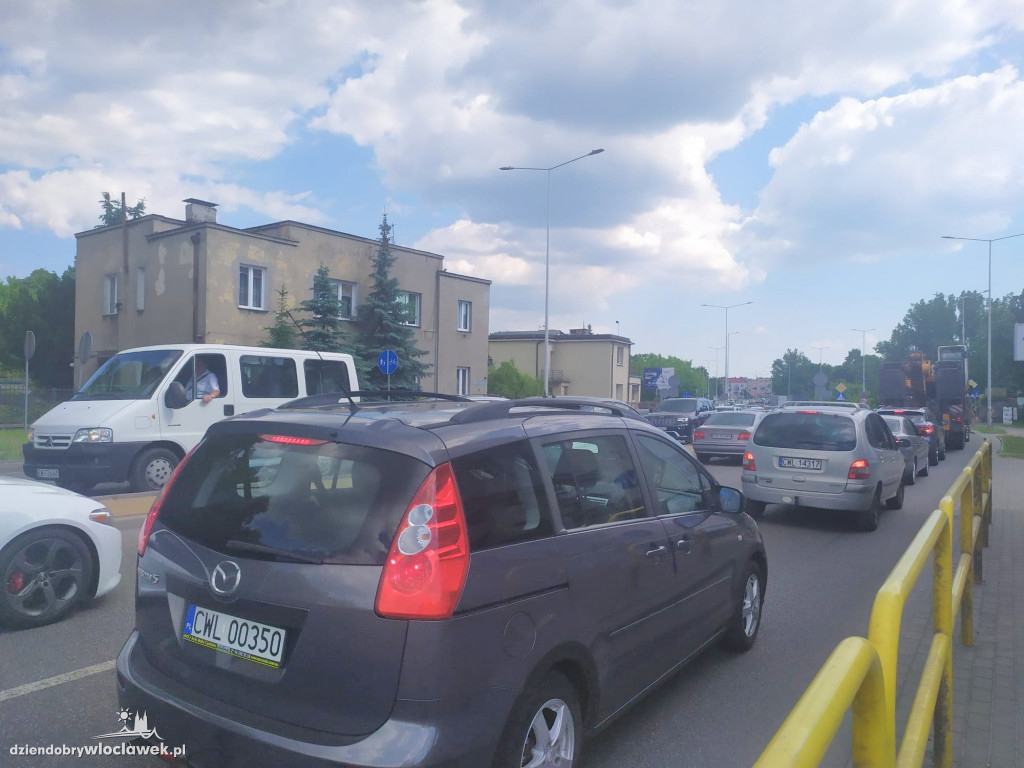 Pełno samochodów na DK91 we Włocławku