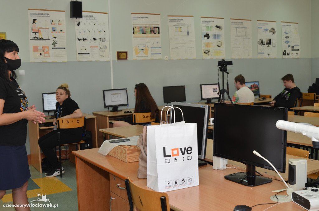Sprzęt i środki dezynfekujące dla ZSS we Włocławku