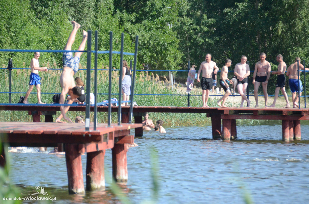 Włocławianie wypoczywają nad jeziorem Czarnym