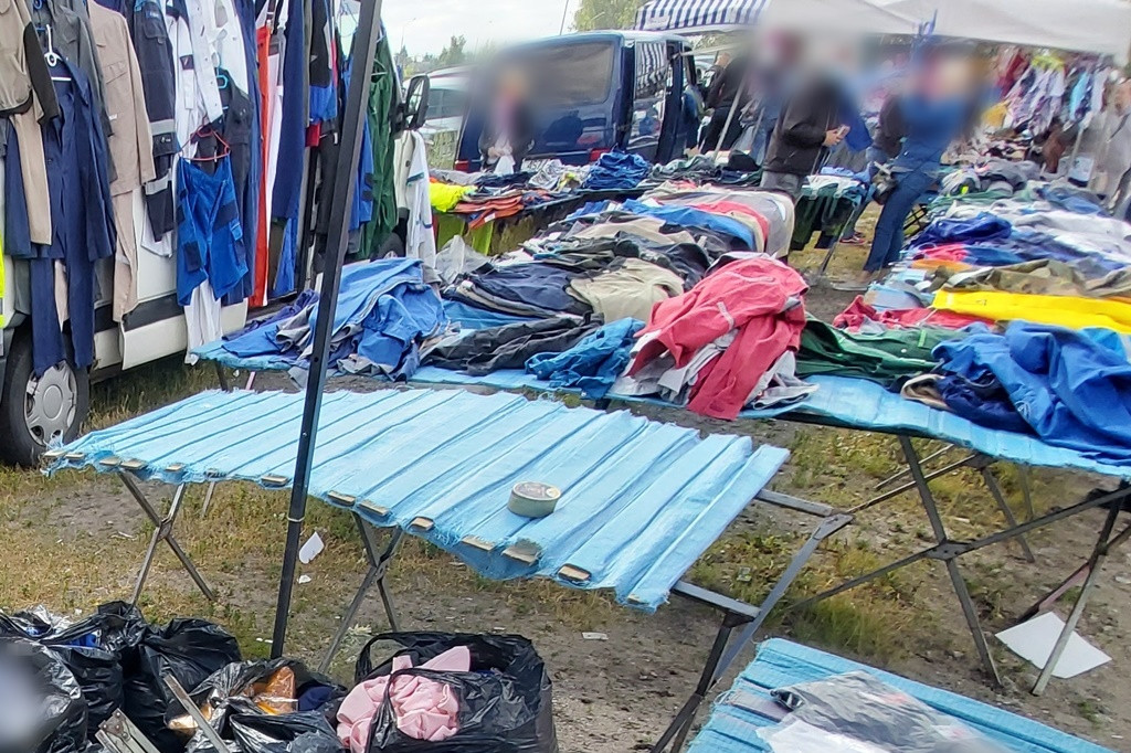 Podróbki na targowisku we Włocławku
