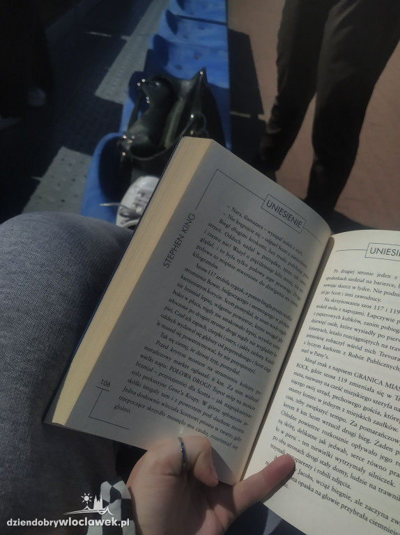 Młodzież z ZST inspiruje literacko na wakacje