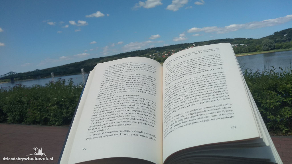 Młodzież z ZST inspiruje literacko na wakacje
