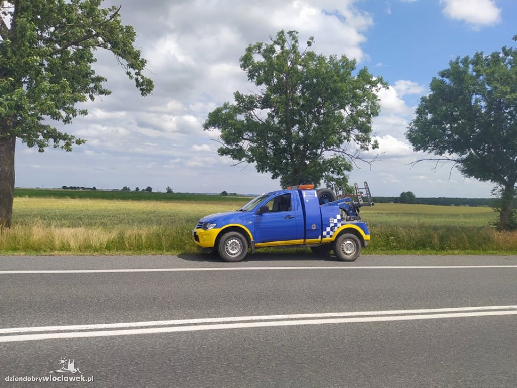 Ciężarówka w rowie. DK 91 zablokowana