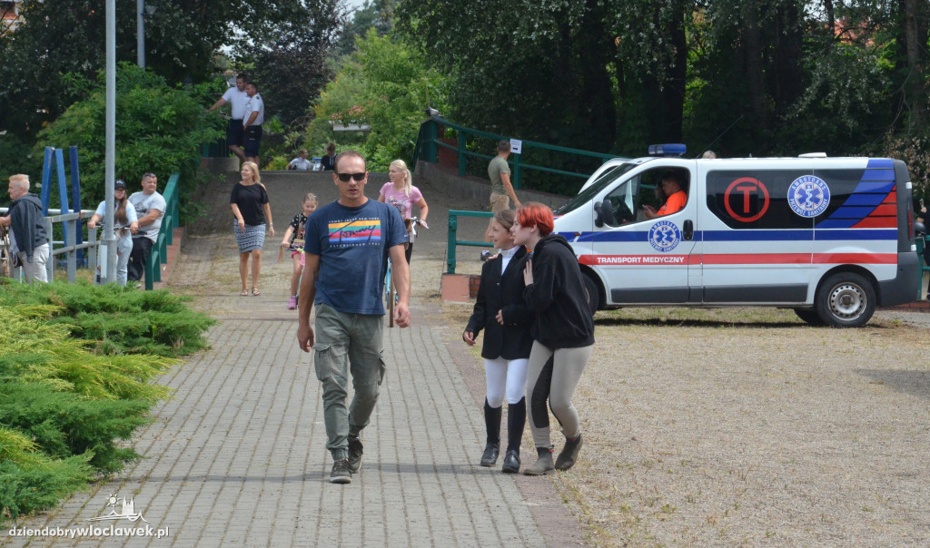 Zawody jeździeckie w skokach przez przeszkody