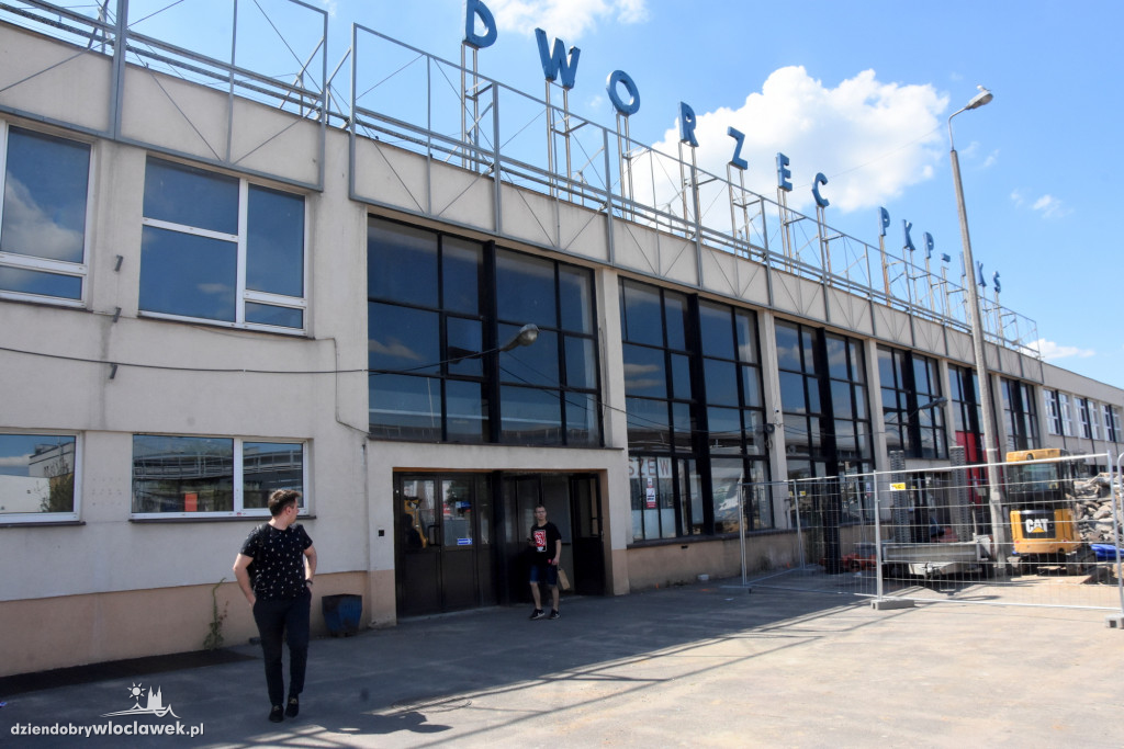 Tymczasowy dworzec PKP we Włocławku już czynny