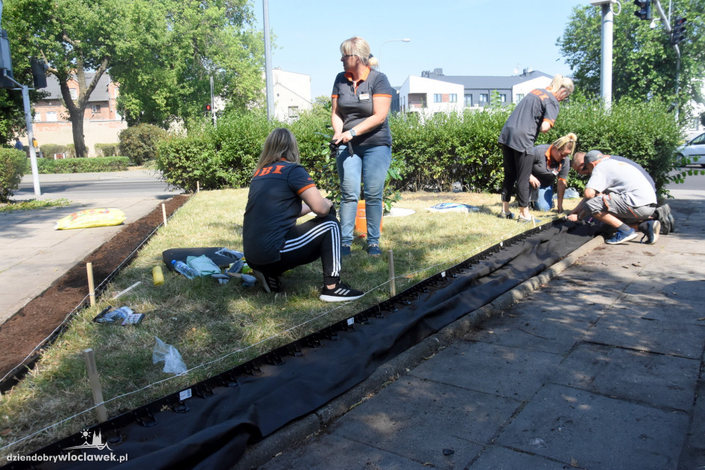 Pracownicy OBI odmienili Plac Staszica