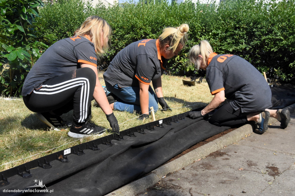 Pracownicy OBI odmienili Plac Staszica