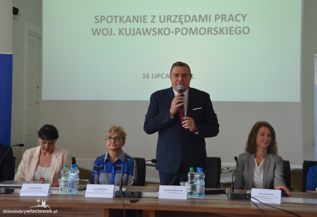 Wiceminister Iwona Michałek spotkała się z dyrektorami PUP
