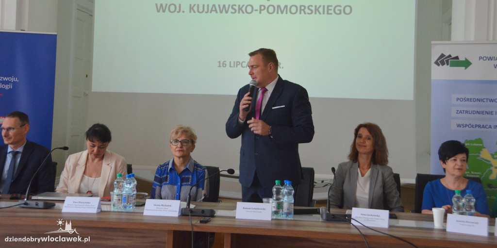 Wiceminister Iwona Michałek spotkała się z dyrektorami PUP