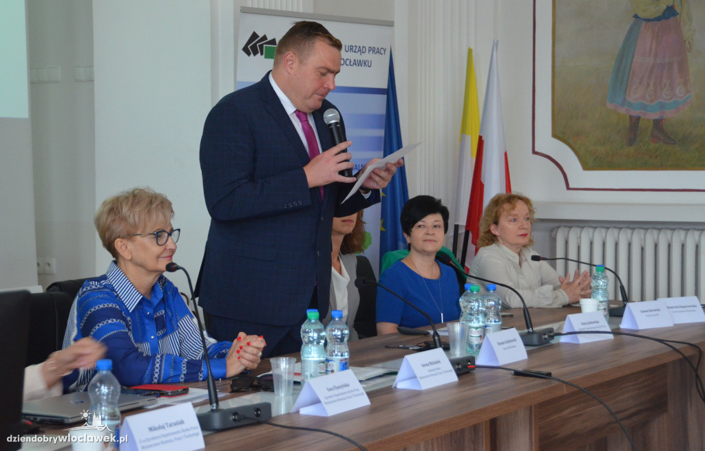 Wiceminister Iwona Michałek spotkała się z dyrektorami PUP