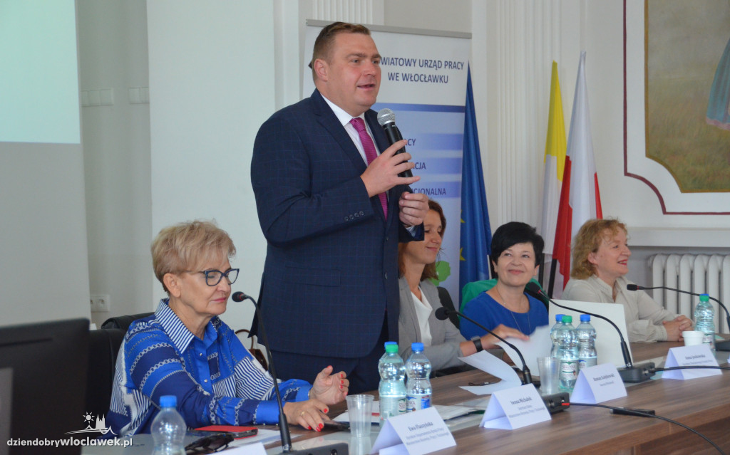 Wiceminister Iwona Michałek spotkała się z dyrektorami PUP