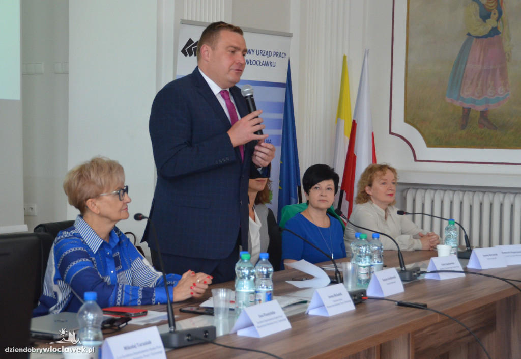Wiceminister Iwona Michałek spotkała się z dyrektorami PUP