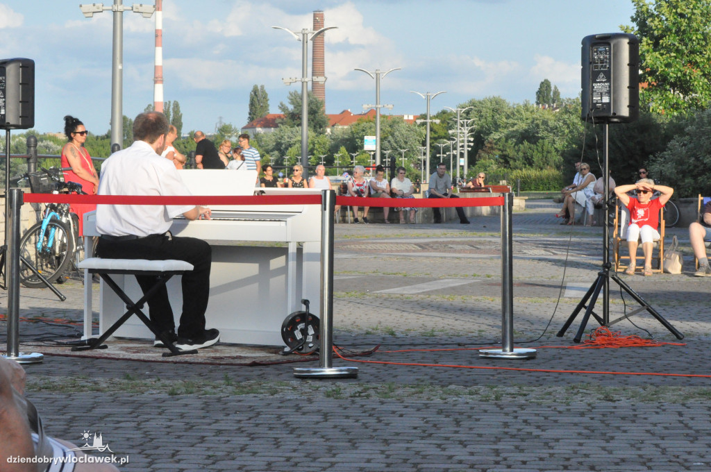 Włocławskie Koncerty Plenerowe: Recital Wojciecha Marciniaka