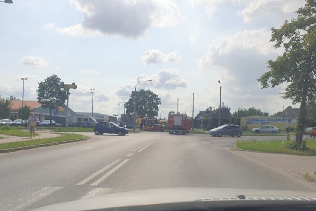 Zderzenie osobówki i autobusu
