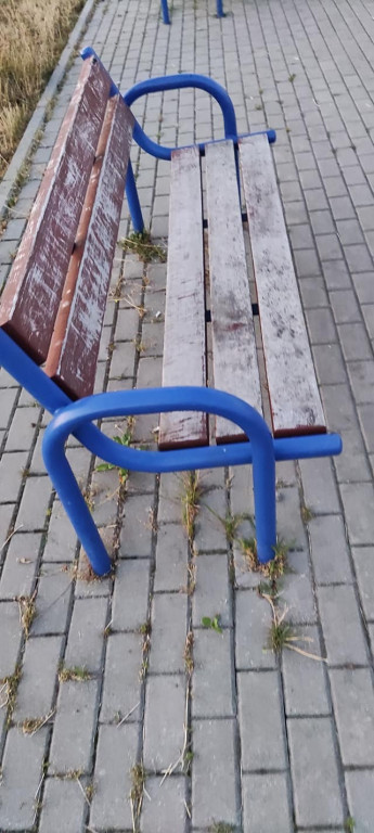 Pomalowali ławki na os. Południe