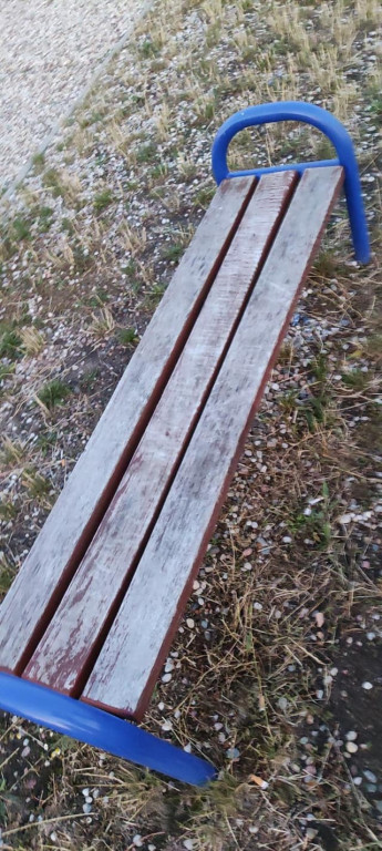 Pomalowali ławki na os. Południe