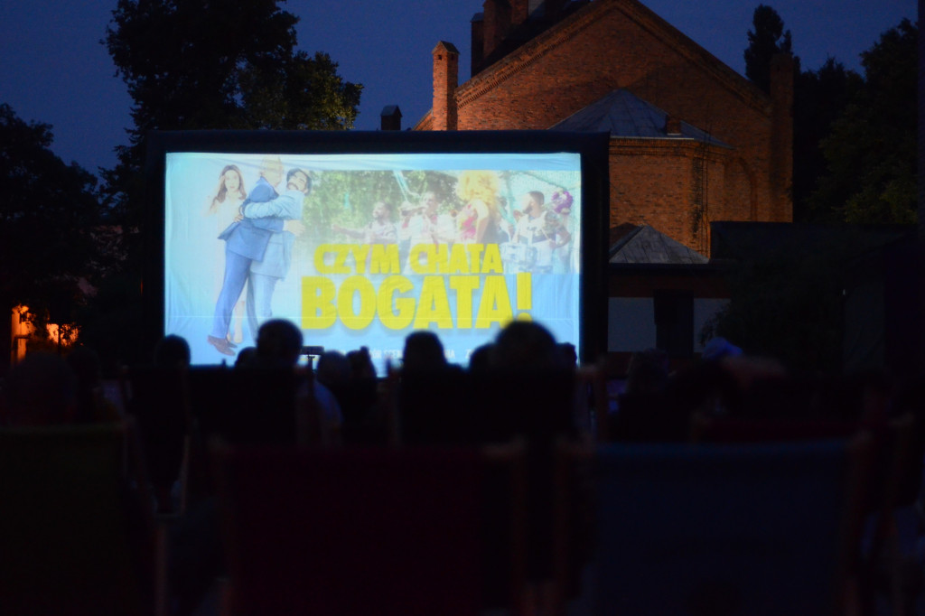 Kino pod chmurką przy Teatrze