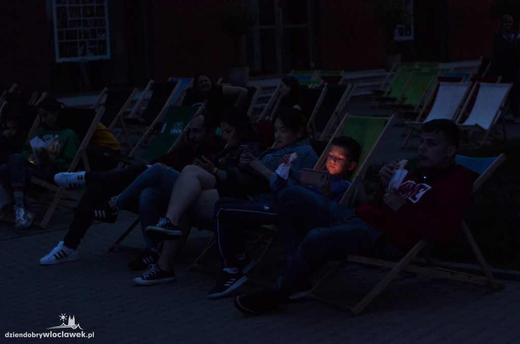 Kino pod chmurką przy Teatrze