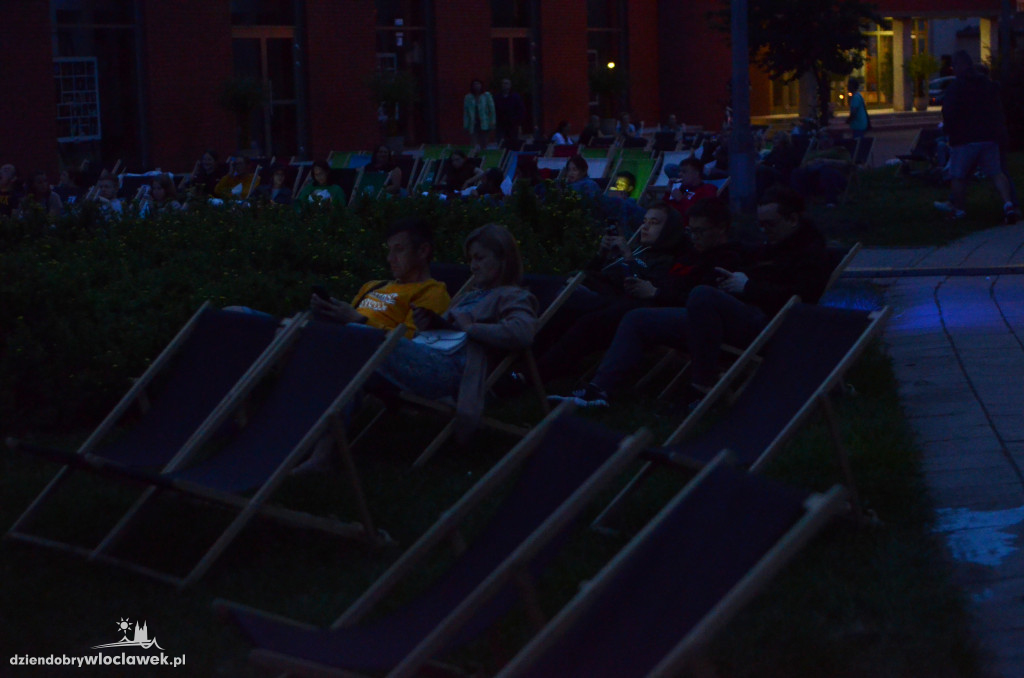 Kino pod chmurką przy Teatrze