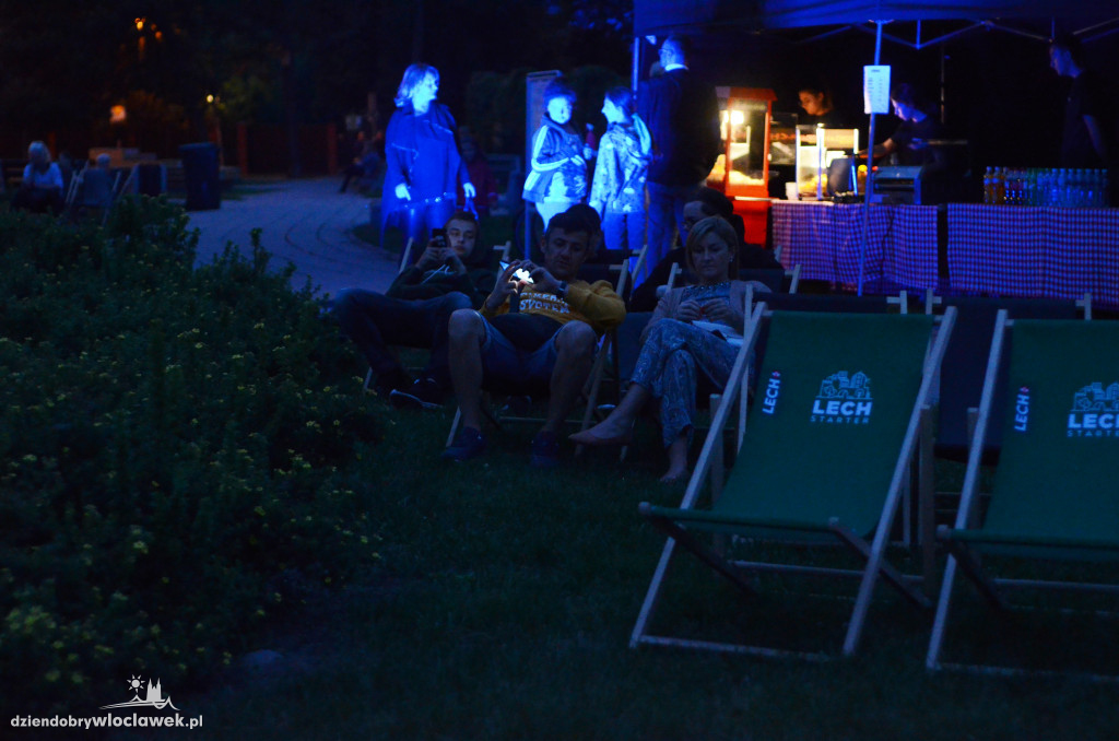 Kino pod chmurką przy Teatrze