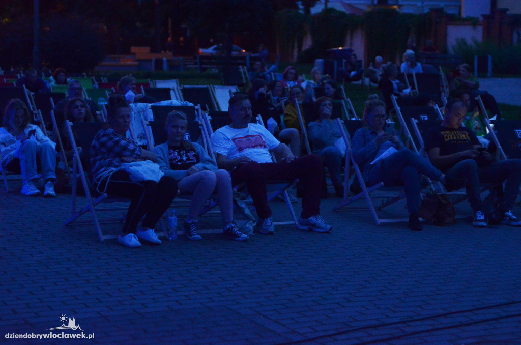 Kino pod chmurką przy Teatrze